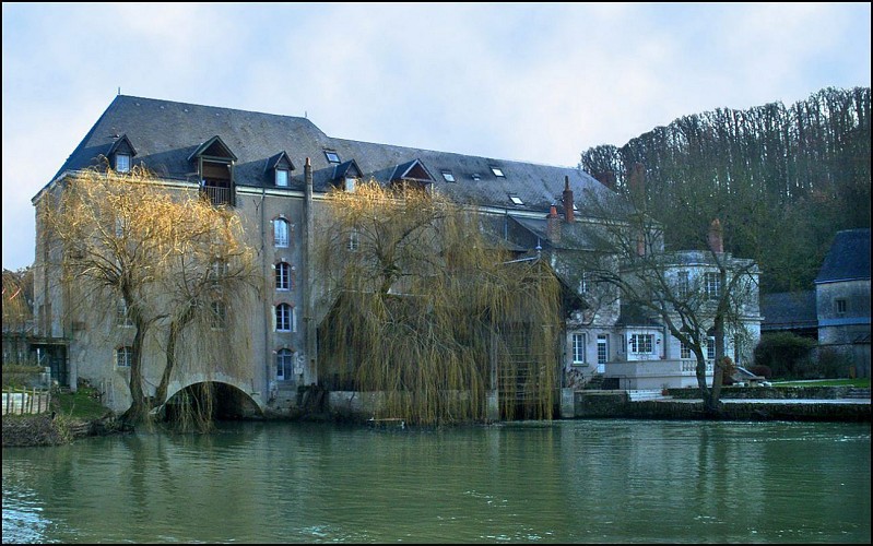 Le Grand Moulin et son lavoir couvert