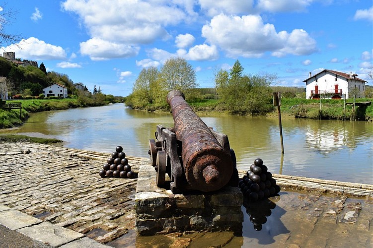 Visite de Guiche - Canon sur le port