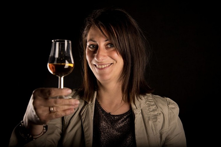 Nelly Lacave -verre -Jouatmaou