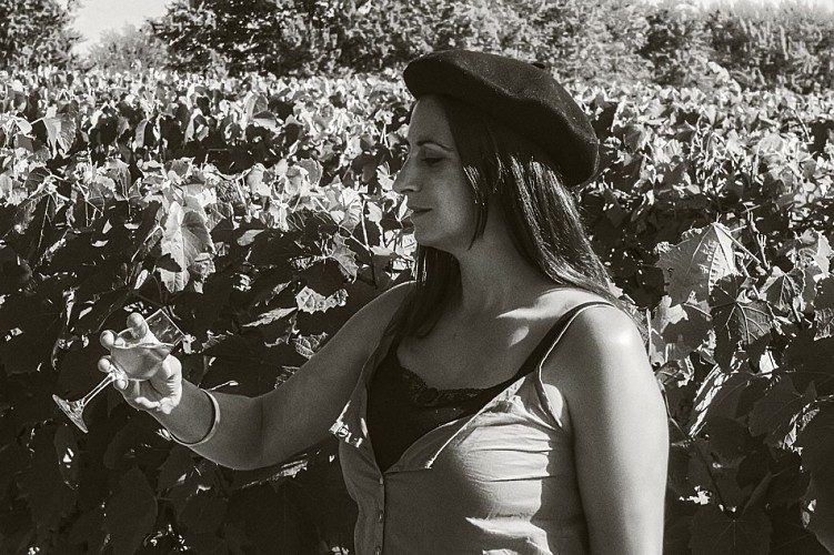 Portrait N&amp;B Nelly Lacave- vignes- Jouatmaou