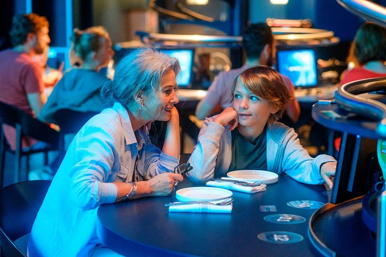 Space Loop Restaurant 