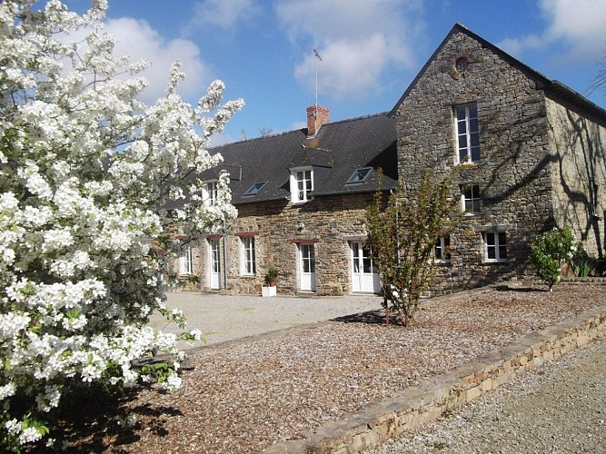 Gîte de droite du Château de la Robinais