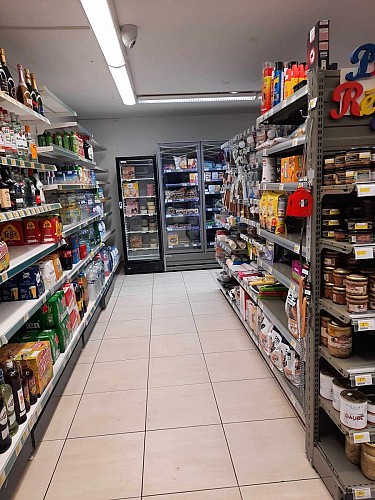 Vival grocery store in Camprieu