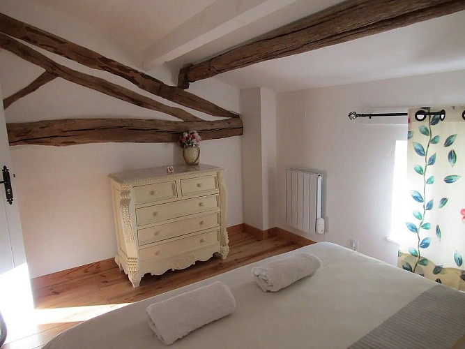 etusson-les-logis-de-la-coudrette-gite-cerisier-chambre1