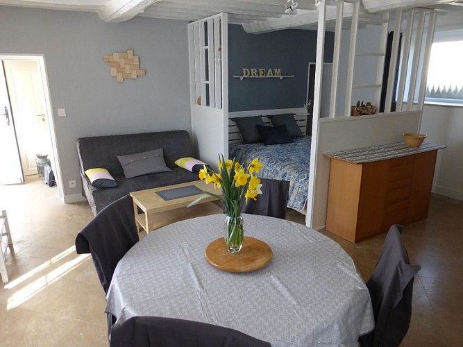 Pièce avec lit 160x200, séjour et salon avec BZ (lit 140x190)