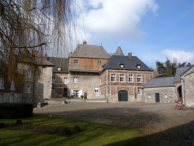 Leers-et-Fosteau castle