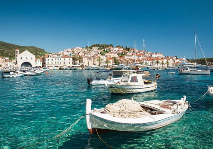 Excursion d'une journée en catamaran : Îles de Hvar, Brač et Pakleni - Déjeuner inclus - Au départ de Split et Trogir