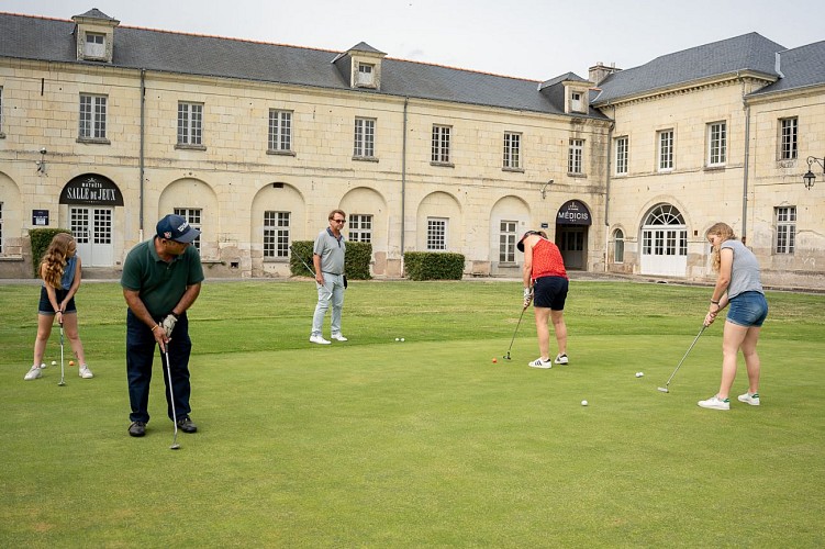 04 - Golf en famille - Roiffé WEB - Expériences Famille 2023 ©Amélie.R-photographies-Pomme Verte