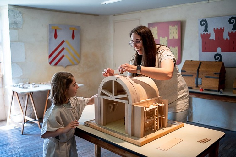 07 - Défiez les lois de l’équilibre WEB - Expériences Famille 2023 ©Amélie.R-photographies-Pomme Verte