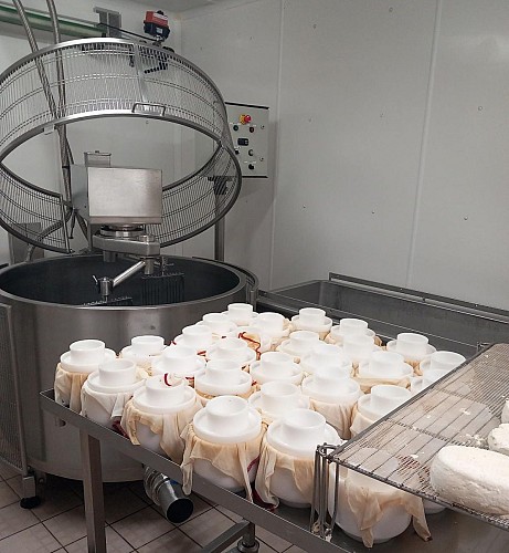 Barinque Fromagerie L'entre deux cph Fromagerie avril 2023 (2)