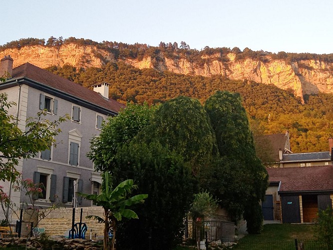 Zwei Schritte vom Rhéby entfernt