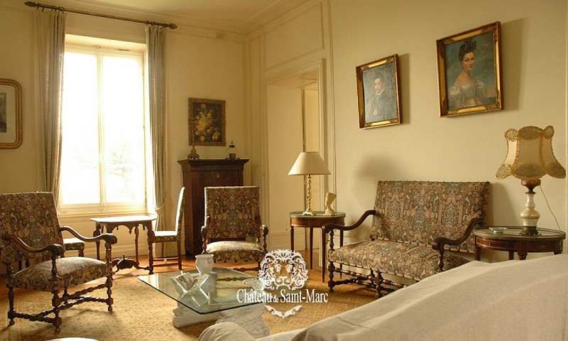 CHAMBRE D'HÔTES AU CHATEAU SAINT- MARC