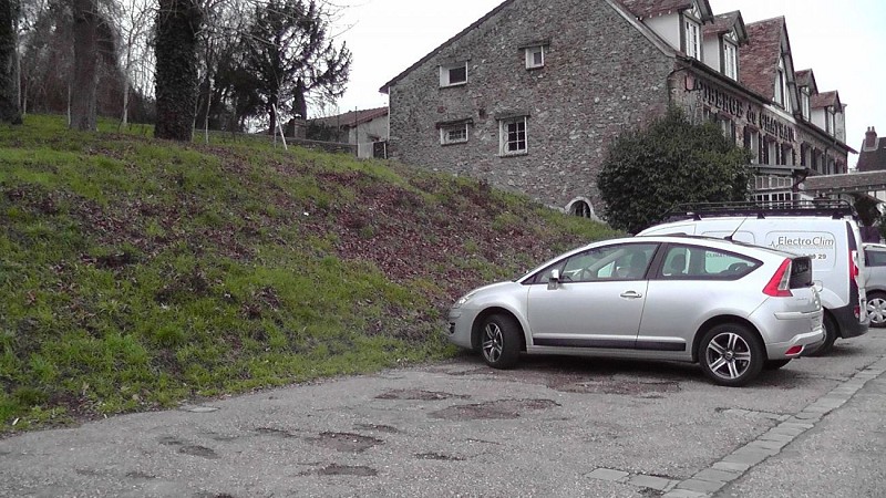 Aire de stationnement du Château de Dampierre