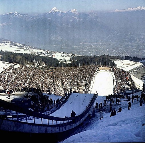 Le tremplin lors de l'épreuve de saut à skis en 1968