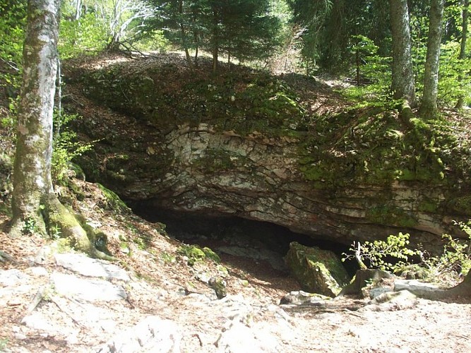 Entree de la grotte de la ture