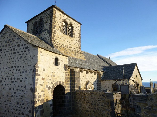 Eglise perchée à Dauzat-sur-Vodable