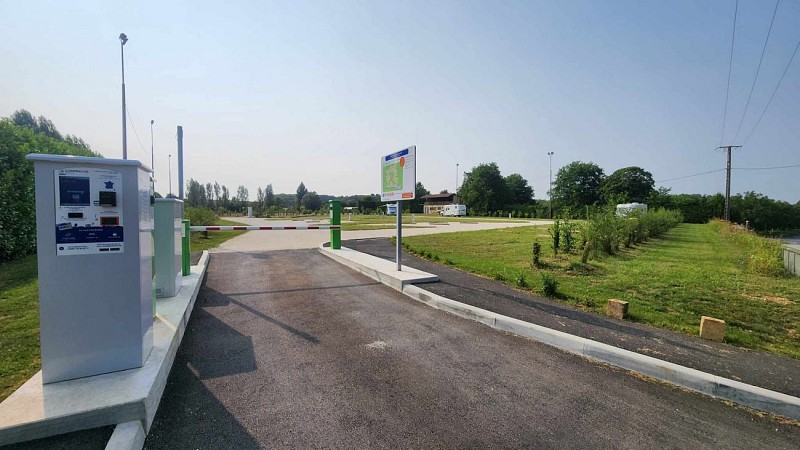 AIRE DE CAMPING-CAR DE SAINT-CRÉPIN-ET-CARLUCET 2