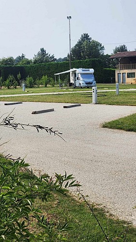 AIRE DE CAMPING-CAR DE SAINT-CRÉPIN-ET-CARLUCET 4