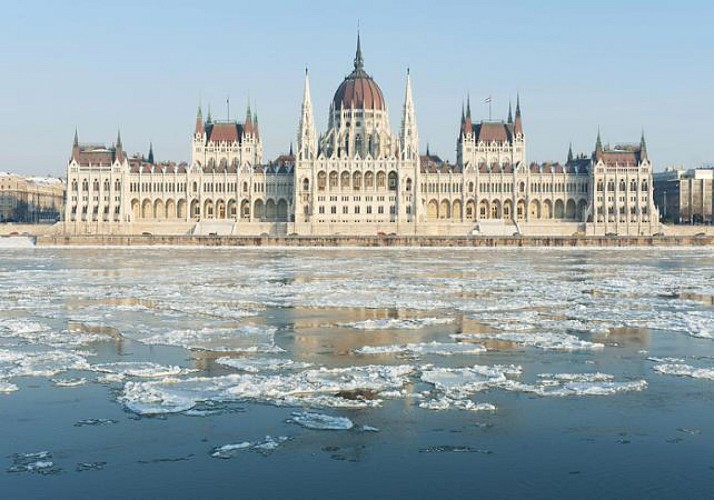 Multi-stop panoramic bus tour of Budapest - 1, 2 or 3 day pass