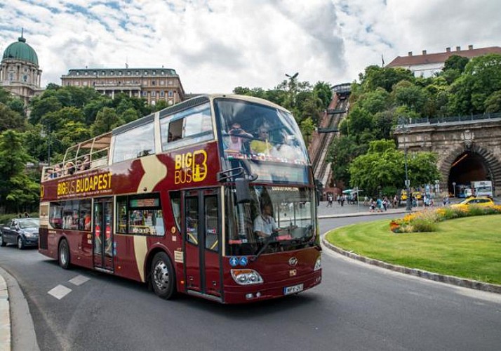 Multi-stop panoramic bus tour of Budapest - 1, 2 or 3 day pass