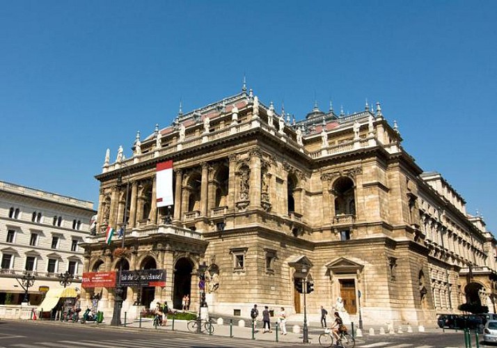 Multi-stop panoramic bus tour of Budapest - 1, 2 or 3 day pass