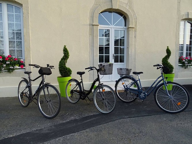 La Maison de Gabriel - chambres d'hôtes à Bréville-les-monts - les vélos