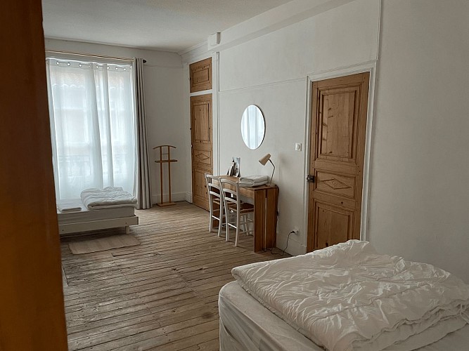 Gîte Le Thabor Cluny - chambre spacieuse