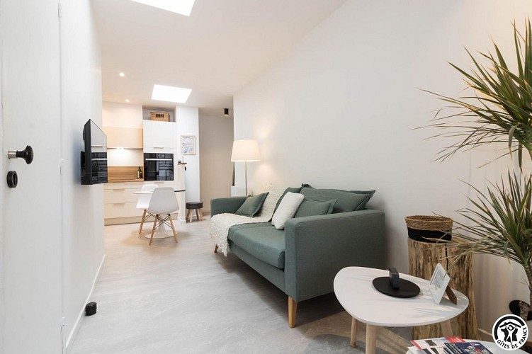 ELÉGANT APPARTEMENT URBAIN AVEC PARKING : EXPLOREZ LA VILLE À PIED!