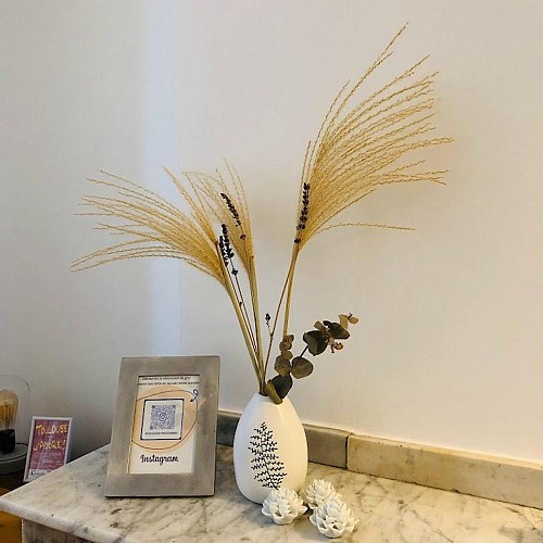 ELÉGANT APPARTEMENT URBAIN AVEC PARKING : EXPLOREZ LA VILLE À PIED!