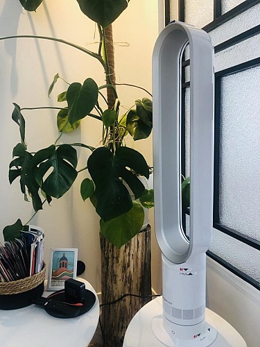 ELÉGANT APPARTEMENT URBAIN AVEC PARKING : EXPLOREZ LA VILLE À PIED!