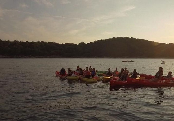 Kayak sur la mer Adriatique au coucher de soleil - Au départ de Dubrovnik