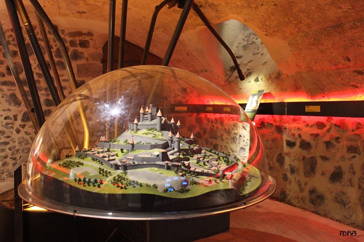 Scénographie sur le village d'Usson