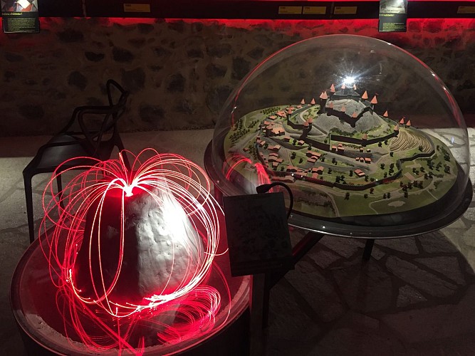 Scénographie sur le village d'Usson