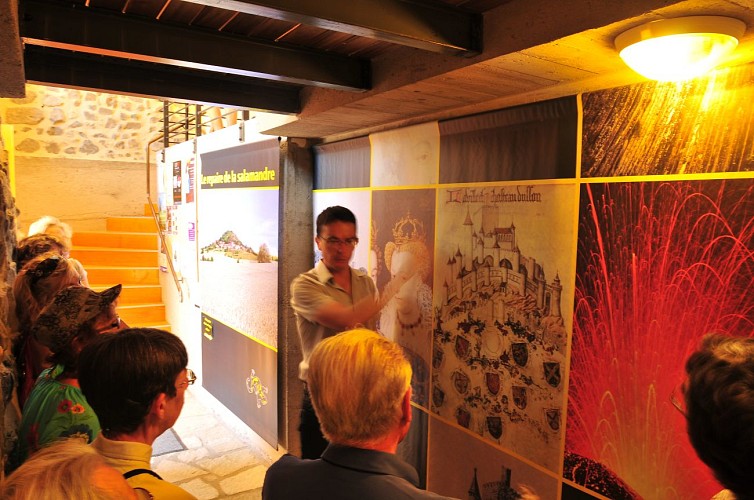 Scénographie sur le village d'Usson