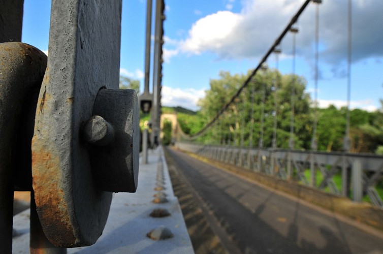 Pont suspendu de Coudes