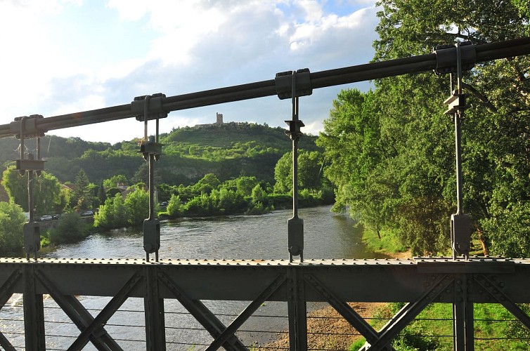 Pont suspendu de Coudes