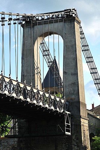 Pont suspendu de Coudes