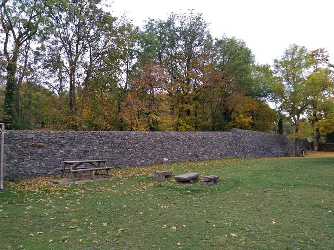 The Abbey Of Megemont - Clunisian Site