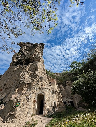 Grottes troglodytiques de Perrier