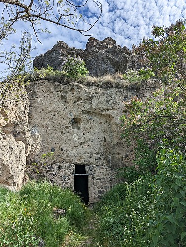 Grottes troglodytiques de Perrier