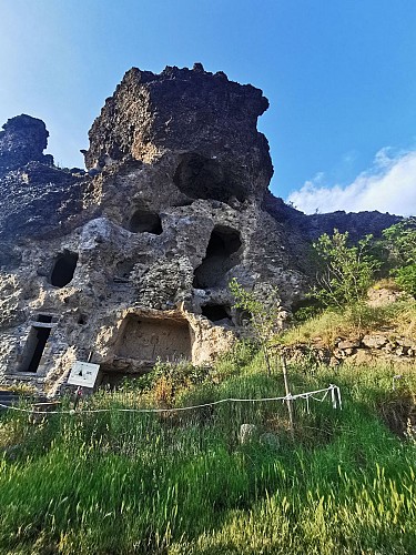 Grottes troglodytiques de Perrier