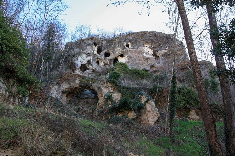 Grottes troglodytiques de Perrier