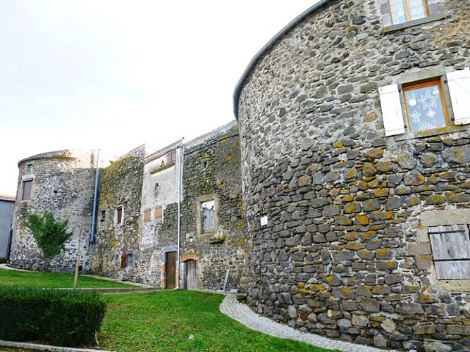 El pueblo fortificado de Pardines 