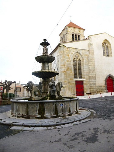 El pueblo fortificado de Plauzat