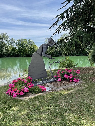 Jardin de vignes : les travaux de la vigne et du vin à Cumières