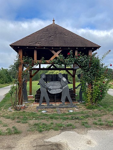 Jardin de vignes : les travaux de la vigne et du vin à Cumières