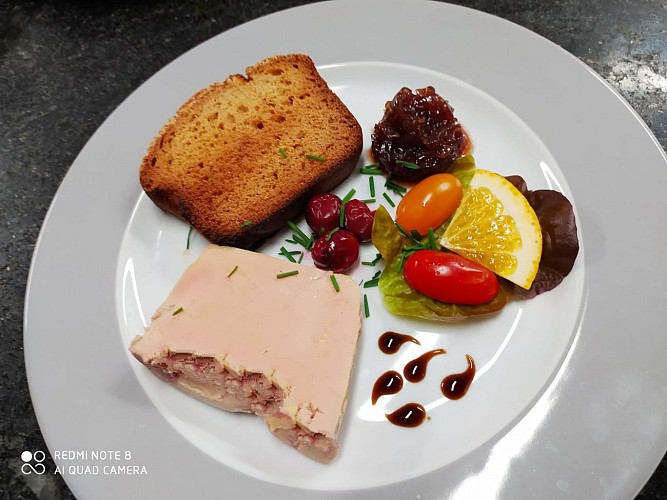 Foie gras de canard et son toast de pain d'épices
