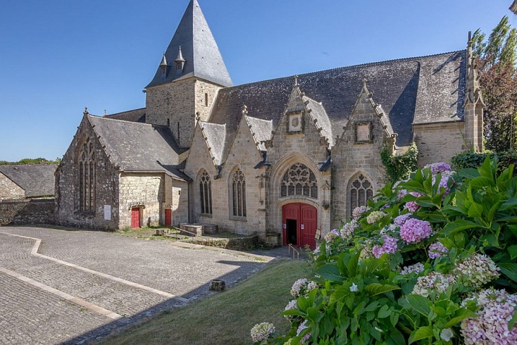 Rochefort-en-Terre, collégiale Notre Dame de la Tronchaye et calvaire