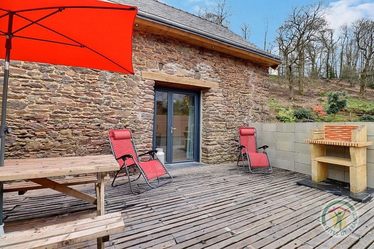 A La Mémoire de Merlin Gîte Le Miroir aux Fées