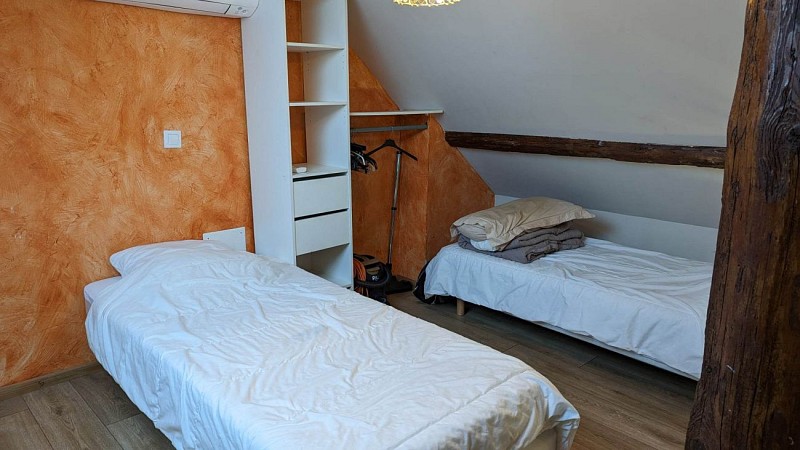Chambre deux lits simple